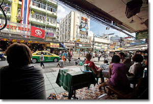Vista de Khaosan Road desde un restaurante