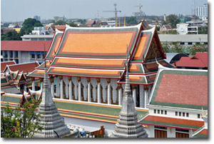 La sala de ordenación, phra ubosot, en el templo Wat Arun en Bangkok