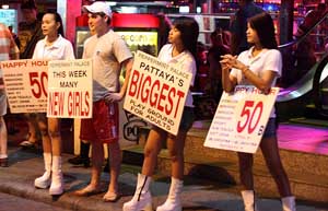 mujeres en una calle de Pattaya