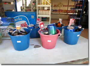 Cubos de bebidas en venta en Ko Pha Ngan