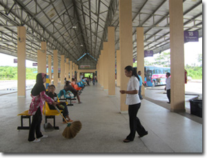 En la estacion de tren de Krabi