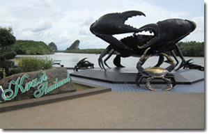 Escultura en el paseo de Krabi
