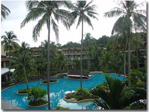 Gran piscina en un resort de Phuket