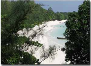 Larga playa en la isla de Ko Lipe